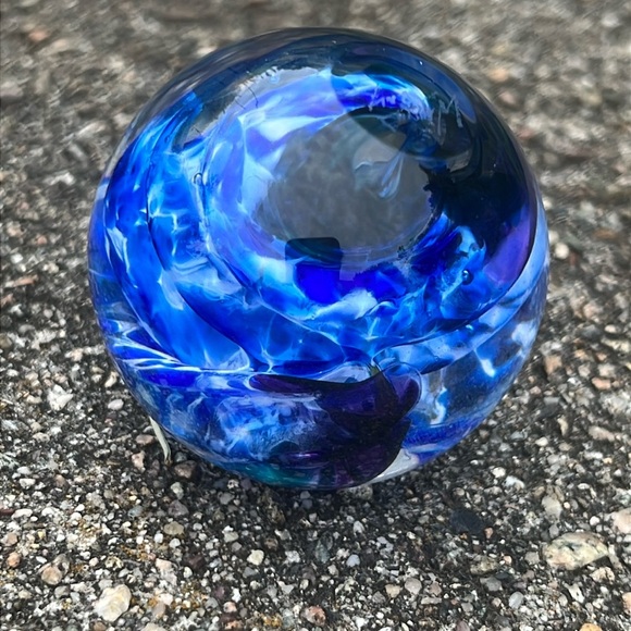 Jonathan Winfisky Art Glass Blue and White Large Marble Paperweight Signed Dated - Picture 6 of 7